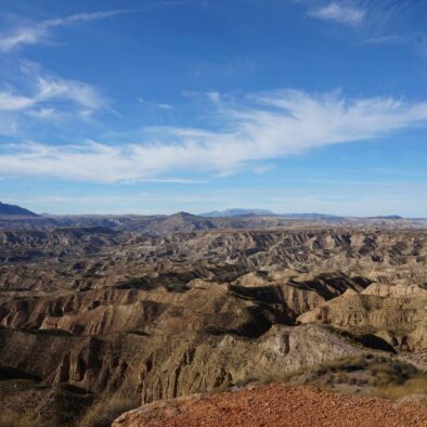El desierto de Gorafe está a 15 minutos de Casa Olivia. También llamado de Badlands o Los Coloraos de Gorafe. Geoparque Mundial de la Unesco de Granada.